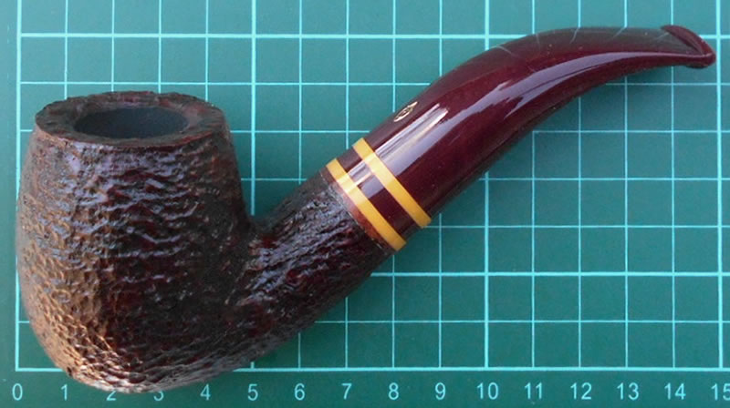 Savinelli “Regimental” – a tribute to the English Military tradition of displaying their colours